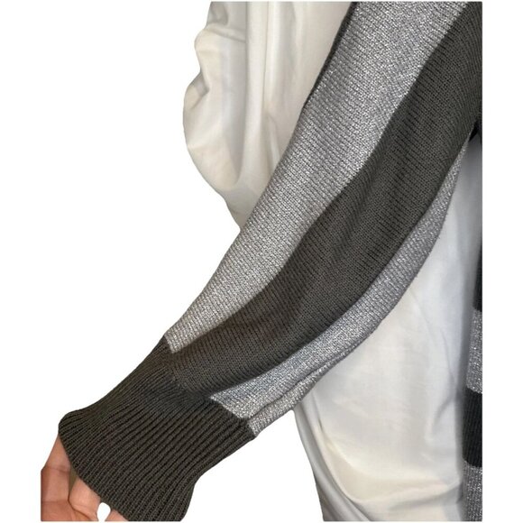 Lane Bryant Women’s Gray Silver Stripe Scoop Neck Sweater Tunic Sz 18/20W - Picture 3 of 10